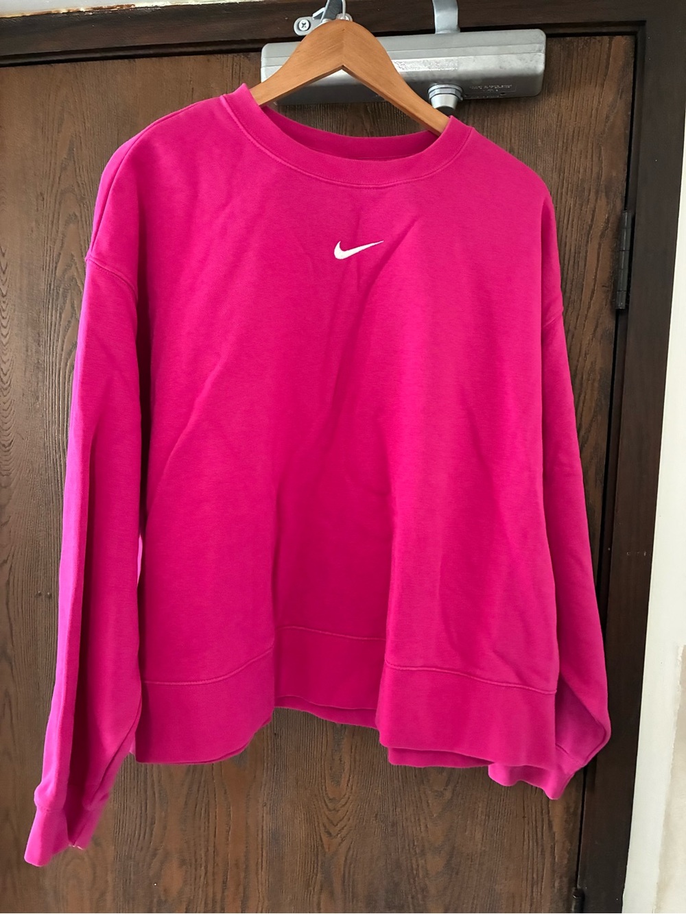 NWOT Nike Women's Pink Cropped Crewneck Sweatshirt